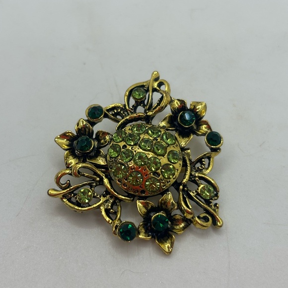 Jewelry - Elegant Green and Gold Floral Brooch